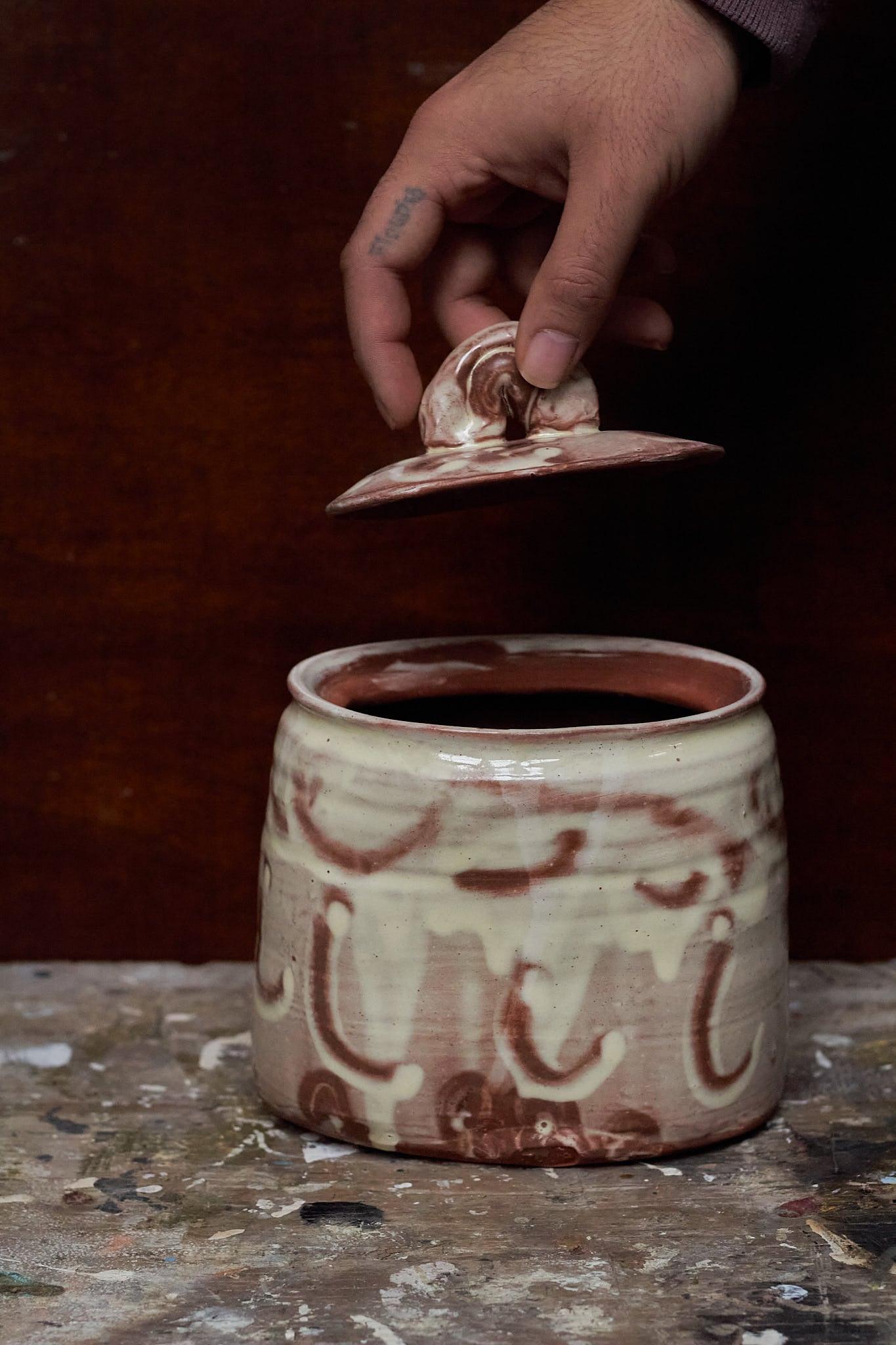 Earthenware jar (i,i,i,i,i,i)